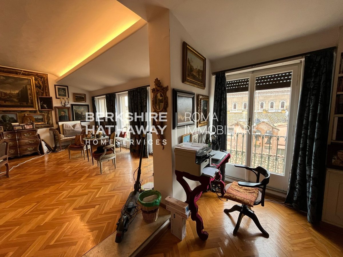 Piazza di Santa Caterina della Rota, fotografia 7 di 10