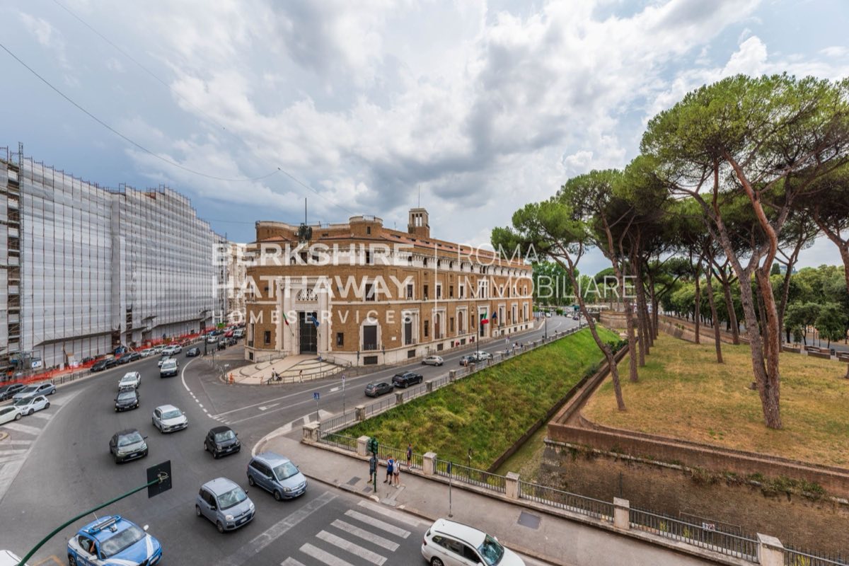 Piazza Cavour, fotografia 3 di 10