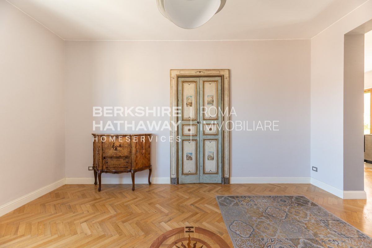 Piazza Santa Cecilia, fotografia 8 di 10